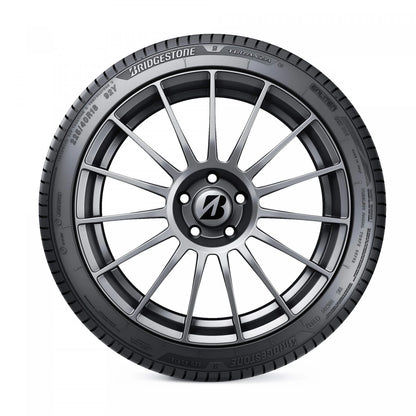 Bridgestone Turanza 6 montado en auto urbano, neumático premium para carretera